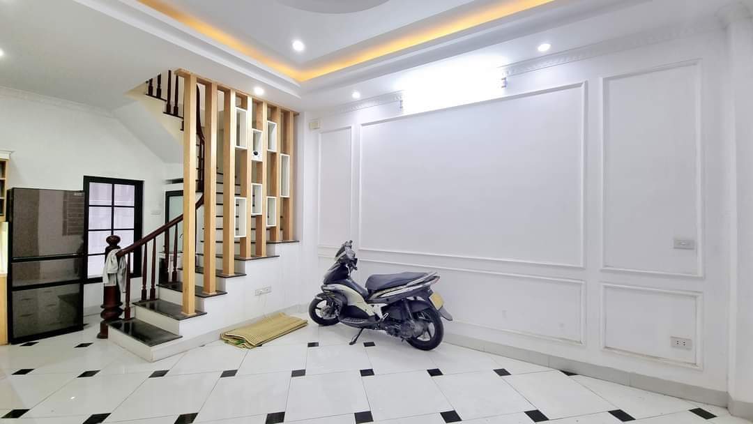 NHÀ ĐẸP HOÀNG QUỐC VIỆT - 2 THOÁNG - SÁT OTO - TẶNG FULL NỘI THẤT - 35M2X5T GIÁ CHỈ 4,X TỶ.