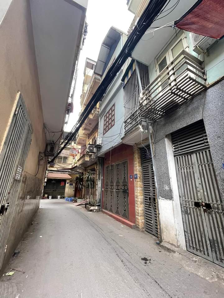 Bán đất tặng nhà Liều Giai, Ba Đình. 75m2 x 3 tầng. Mặt tiền 9m, Giá 8 tỷ