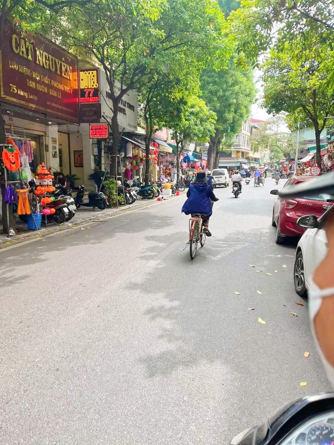 Bán nhà mặt phố Đường Hàng Lược 52m 7T, Giá 55 tỷ. Khách sạn mới phố cổ, thang máy, doanh thu ổn định luôn full phòng.