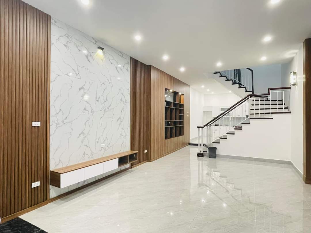 CẦU GIẤY - NHÀ ĐẸP Ở NGAY - TIỆN ÍCH BẠT NGÀN - GẦN PHỐ - THOÁNG 2 MẶT TRƯỚC SAU