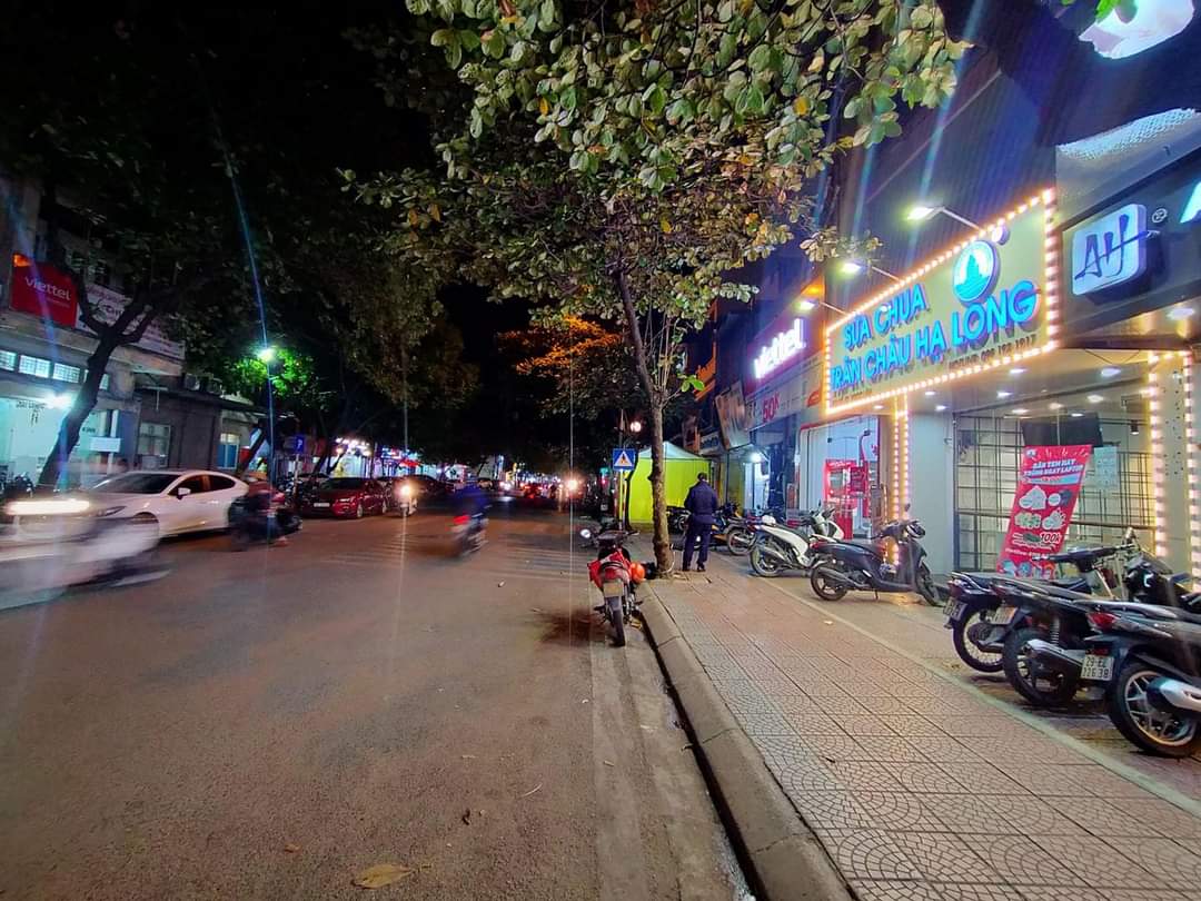 Mặt Phố ẩm thực Ngọc Lâm, Vỉa hè siêu rộng, Kinh Doanh đỉnh, Thang máy, DT 55m2, MT4.5m, Chỉ 23.3 tỷ.