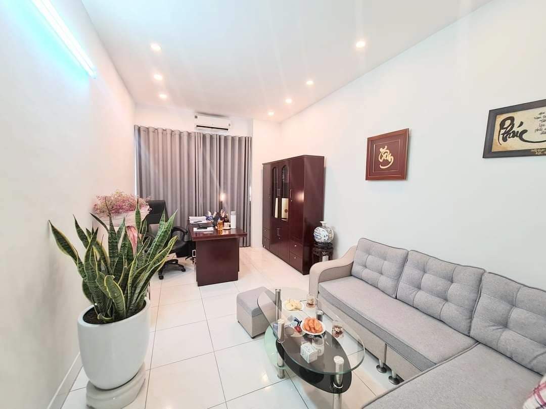 Siêu phẩm mặt phố Lạc Trung 54m, 4 tầng, vỉa hè rộng, kinh doanh sầm uất, chỉ 16.x tỷ