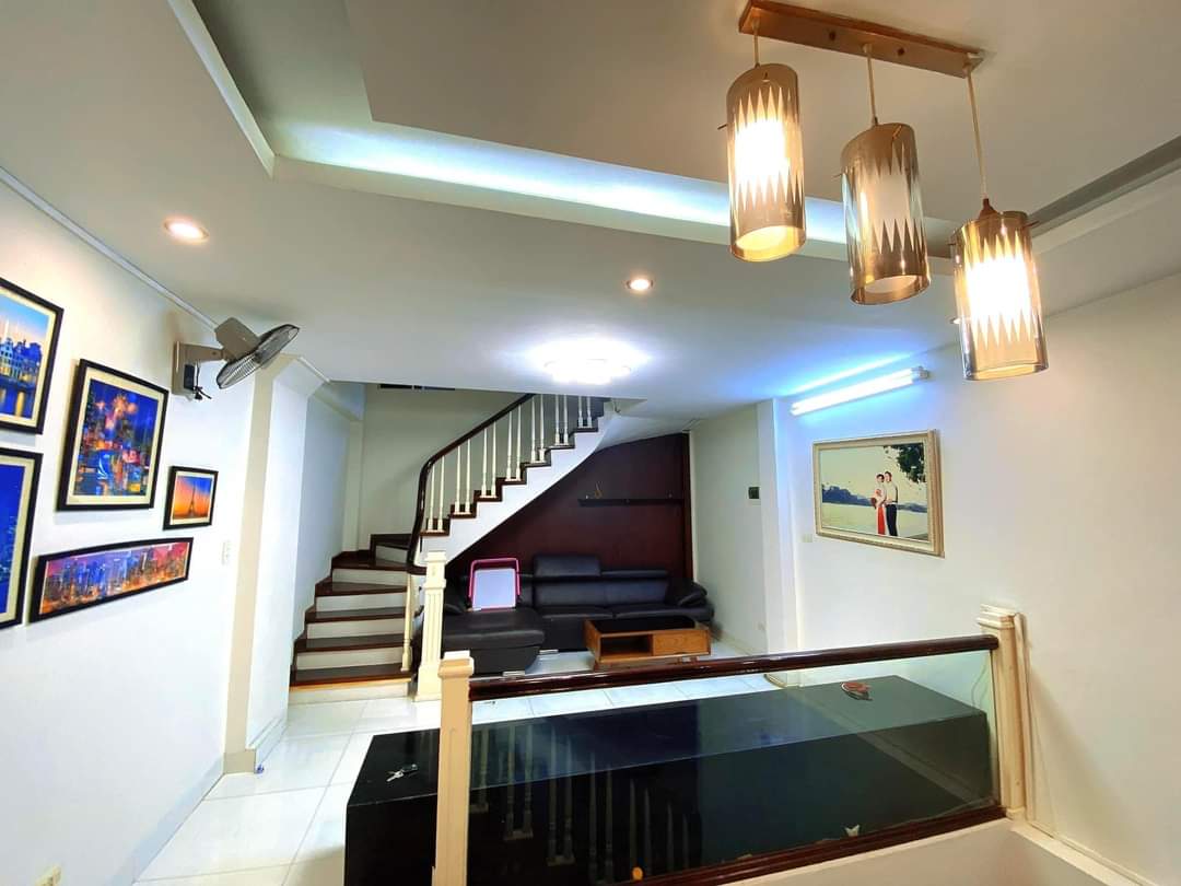 NHÀ SIÊU ĐẸP CỔ NHUẾ, GẦN PHỐ, 33 M2, MT 4,3M, 3,95 tỷ...