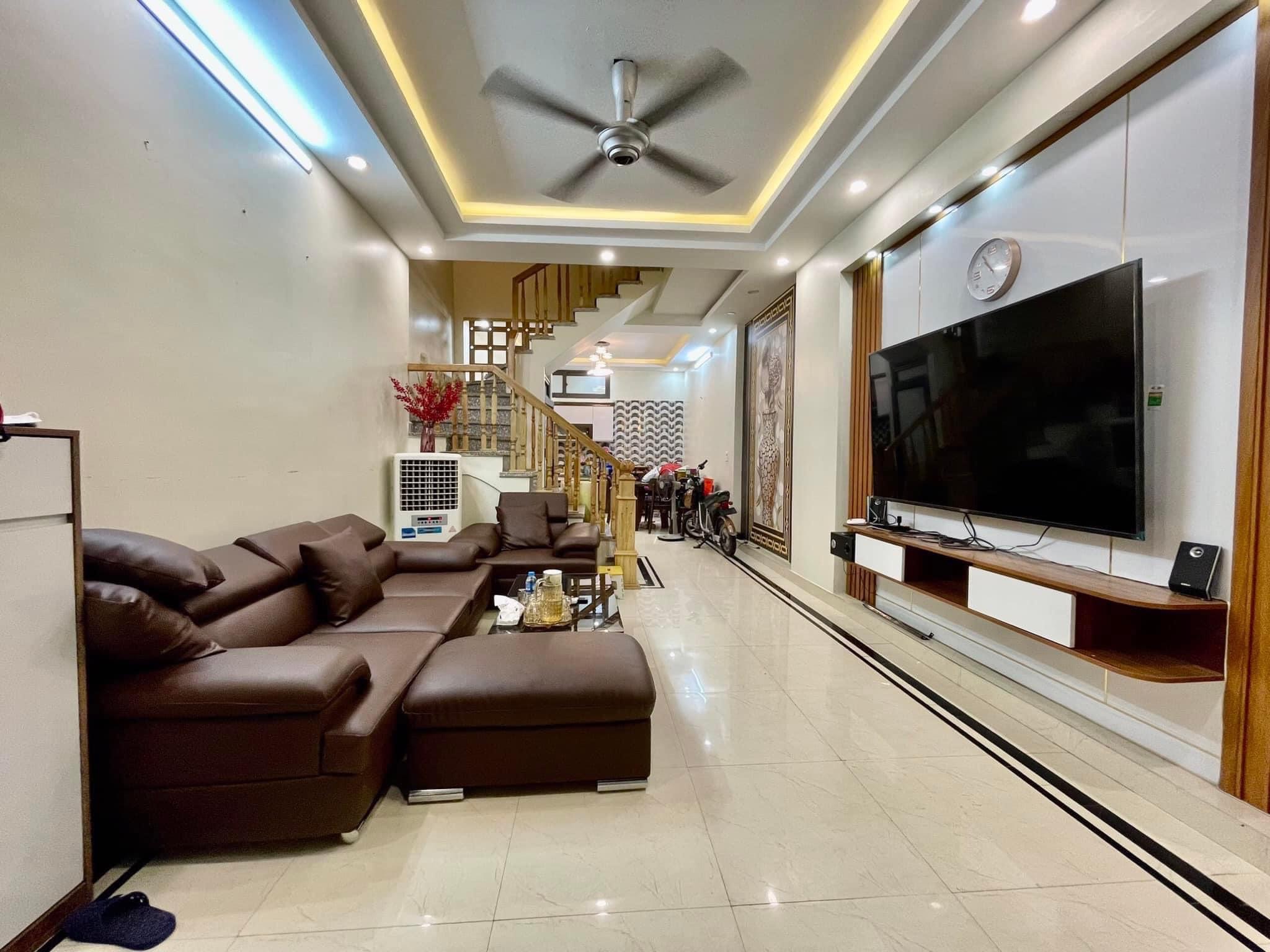 Bán nhà Khuất Duy Tiến 38m2 ,4 tầng giá 3,7 tỷ hiếm có