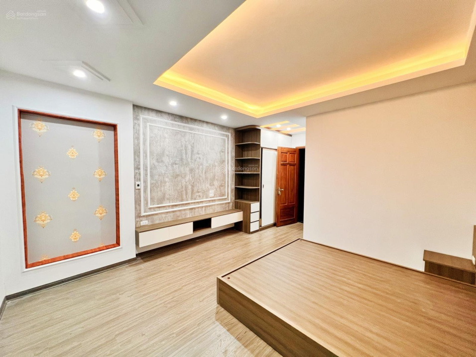 Gà đẻ trứng vàng! Bán nhà Dương Quảng Hàm - Cầu Giấy, 20m ô tô, thoáng, nông, DT 55m2, 4,75 tỷ