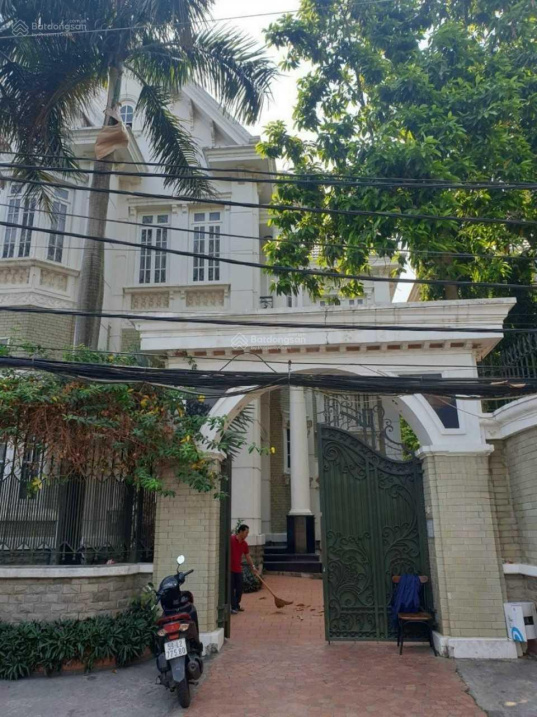 Gía 27 tỷ giảm còn 20 tỷ bán biệt thự Châu Âu Khu K300 Tân Bình DT: 12x17m, 3 tầng full nội thất