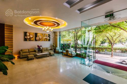 Gia đình bán khách sạn Sophia 36 - 38 Thái Văn Lung, P. Bến Nghé, Q. 1, 9x28m, hầm 11 tầng