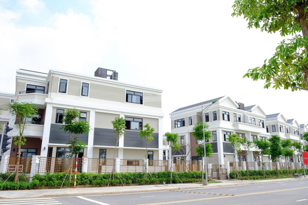 Gia đình định cư nước ngoài với con nên cần bán biệt thự 222.8m2 Starlake, MT 13.5m, Đông tứ mệnh