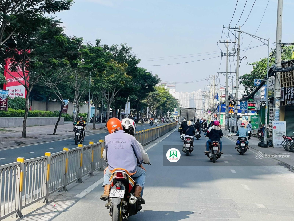 Hàng hot, xây cao tầng mặt tiền Nguyễn Thị Thập