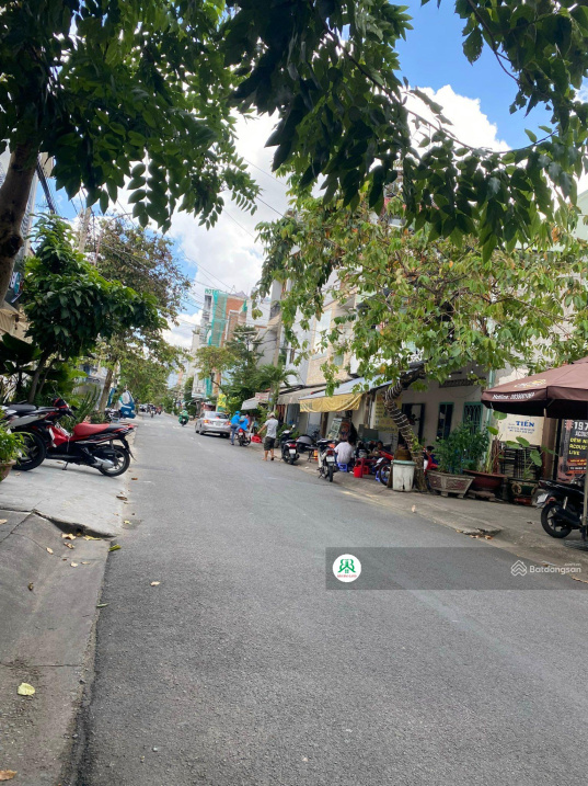 Hàng thơm, biệt thự giá chỉ 118tr/m2 Q7