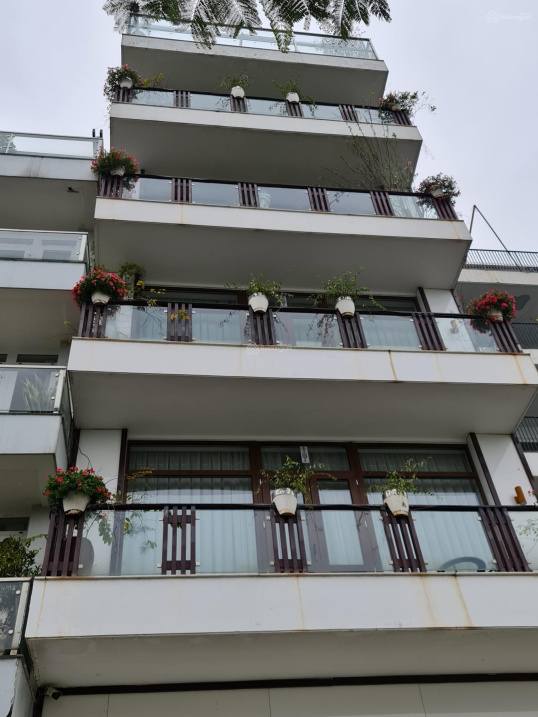 Hiếm có! Chủ cần gấp bán khách sạn - spa - mặt phố Hạ Hồi - thu 200 tr/tháng - 140m2 9 tầng - 42 tỷ