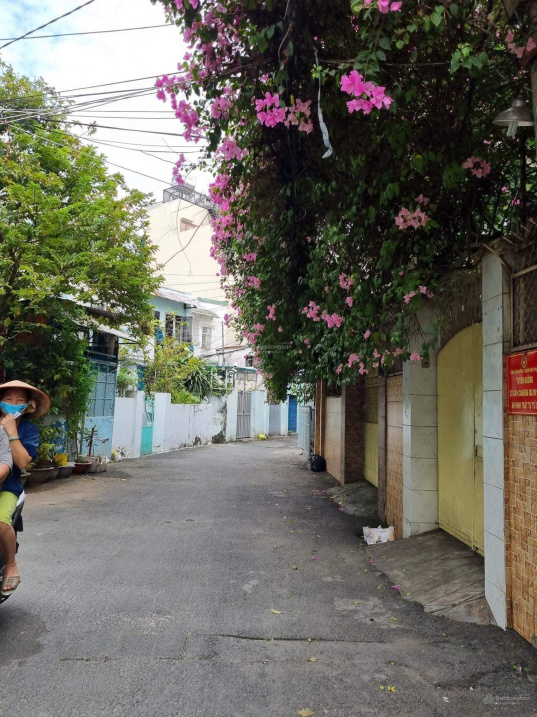 Hiếm: Trần Bình Trọng, Bình Thạnh, nhà nhỏ xe hơi đậu trước nhà, cọc giao nhà luôn, 2tỷ550