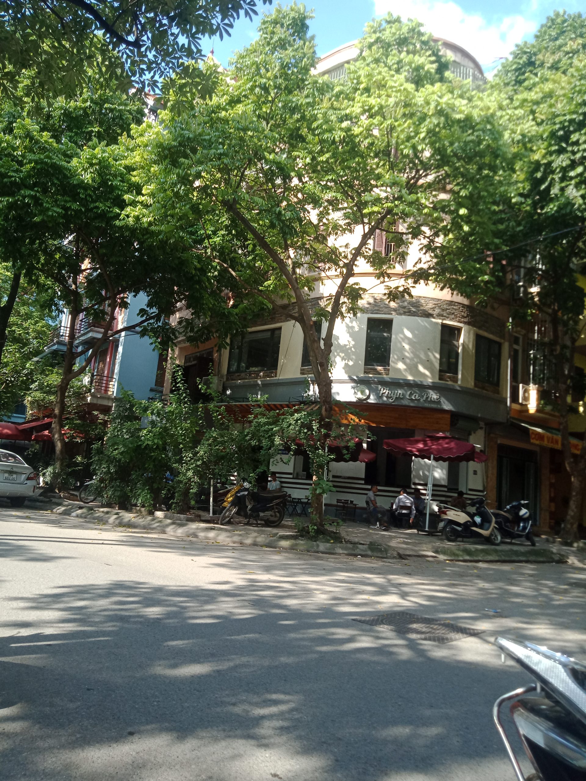 BÁN GẤP ĐẤT MP NGUYỄN KHÁNH TOÀN-CẦU GIẤY . 191M2 MT 12M GIÁ 52 TỶ -TL