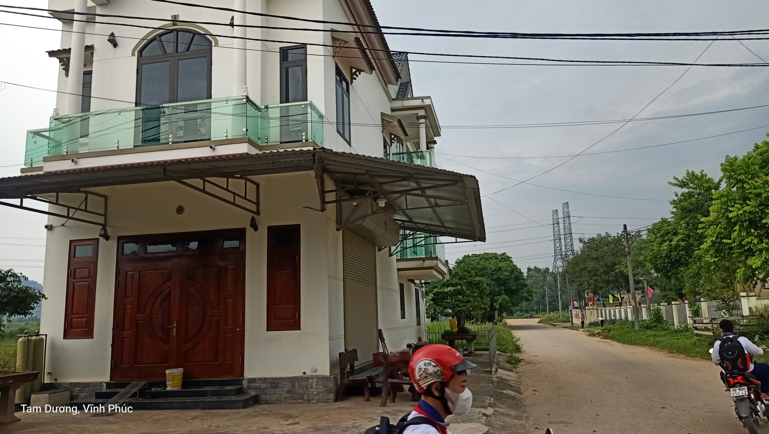 Chính chủ cần bán nhà trước 2 tầng sau 3 tầng, mặt tiền đất nở hậu đường rộng, gần trường Mầm Non, gần khu công nghiệp tam Dương