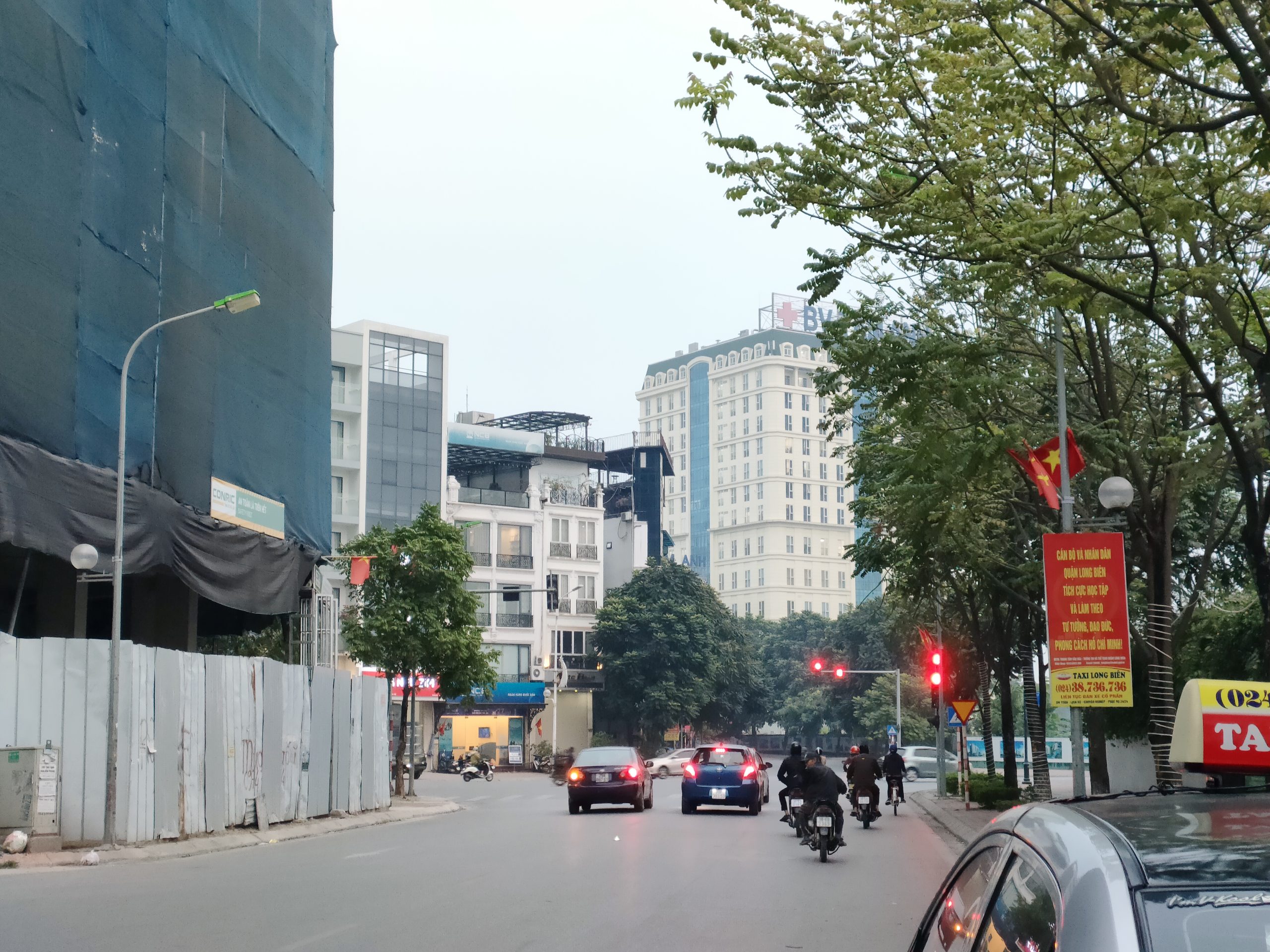 CHÍNH CHỦ CHUYỂN NHƯỢNG CĂN NHÀ 7 TẦNG THANG MÁY MẶT PHỐ Ái MỘ - KINH DOANH TỐT - CHO THUÊ - VĂN PHÒNG