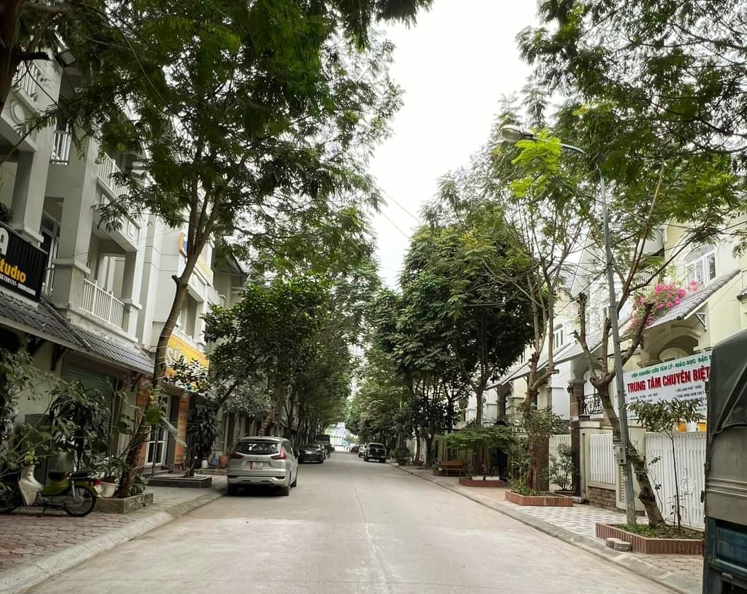 Bán nhanh giảm mạnh căn liền kề Geleximco A 120m2 gần mặt đường Lê Trọng Tấn, giá tốt vô cùng.