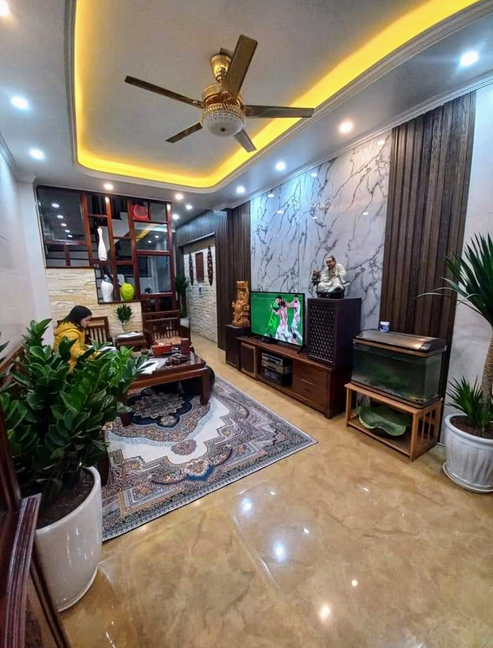 Bán nhà Linh Đàm Hoàng Mai. Full nội thất, Ở sướng, dân trí, an ninh tốt. Diện tích 62m2 xây 4 tầng, mặt tiền 4,8m. Giá 5,8 tỷ