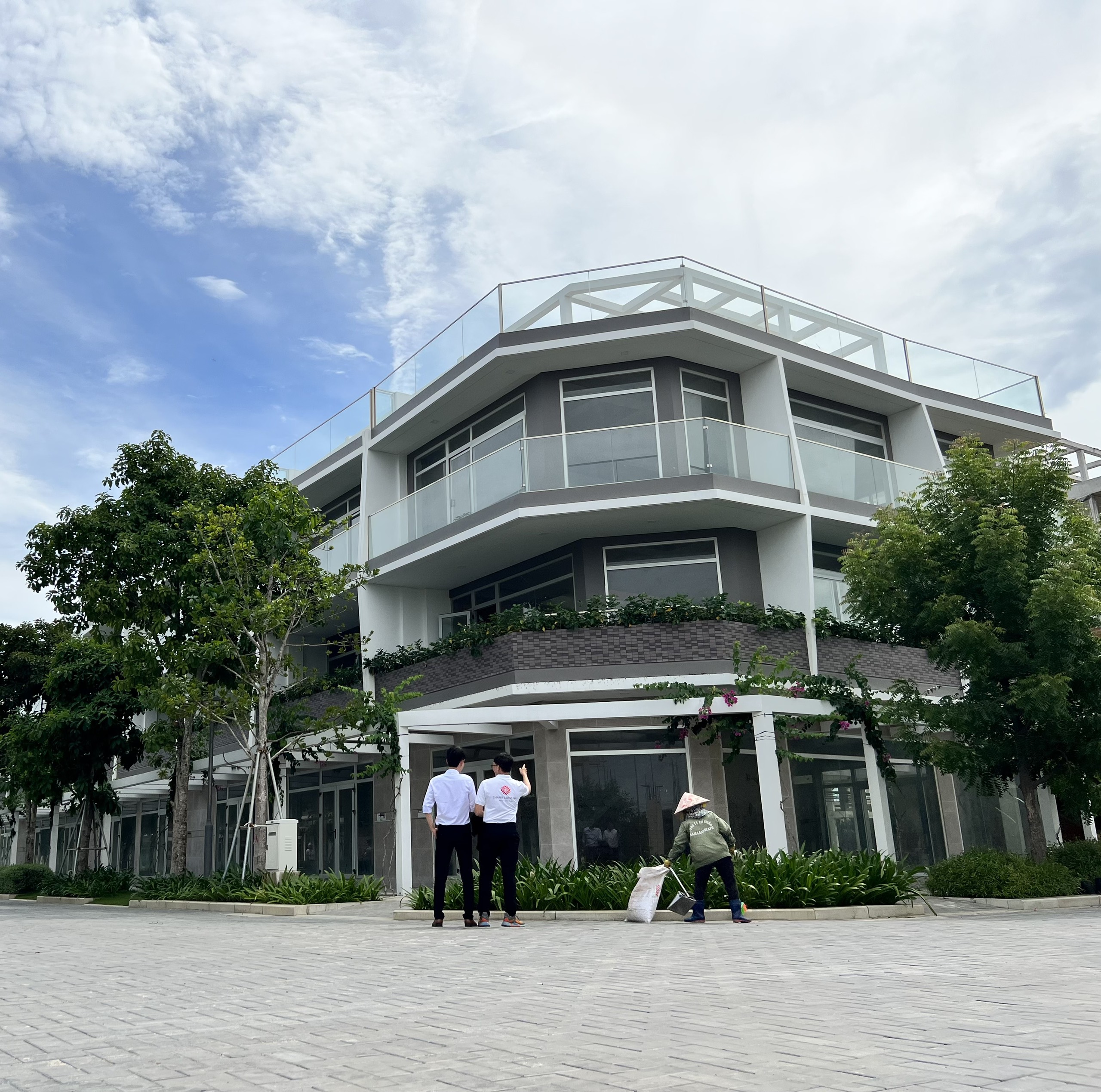 NGỘP TIỀN CUỐI NĂM BÁN NHÀ PHỐ BIỂN 2 MẶT TIỀN - PHÁP LÝ SỞ HỮU LÂU DÀI DUY NHẤT Ở BÌNH THUẬN