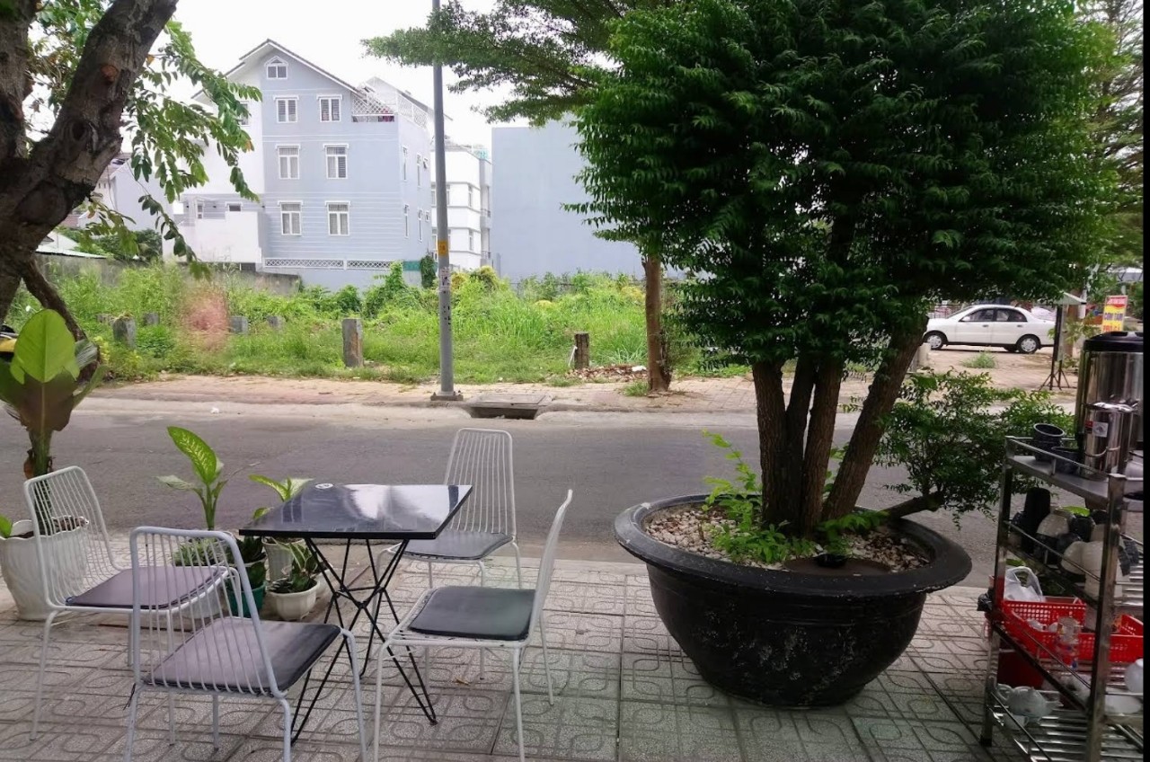 Cần bán lô đất trống góc 2 mặt tiền hẻm 10m đường Bác Ái. DT 79,5m2 Giá 2,1 tỷ ngay nhà thờ Tân Phú