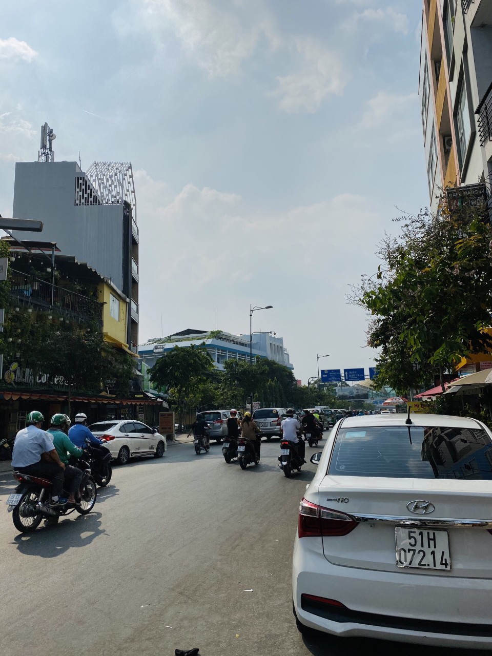 Mặt tiền quốc hương thảo điền quận 2.