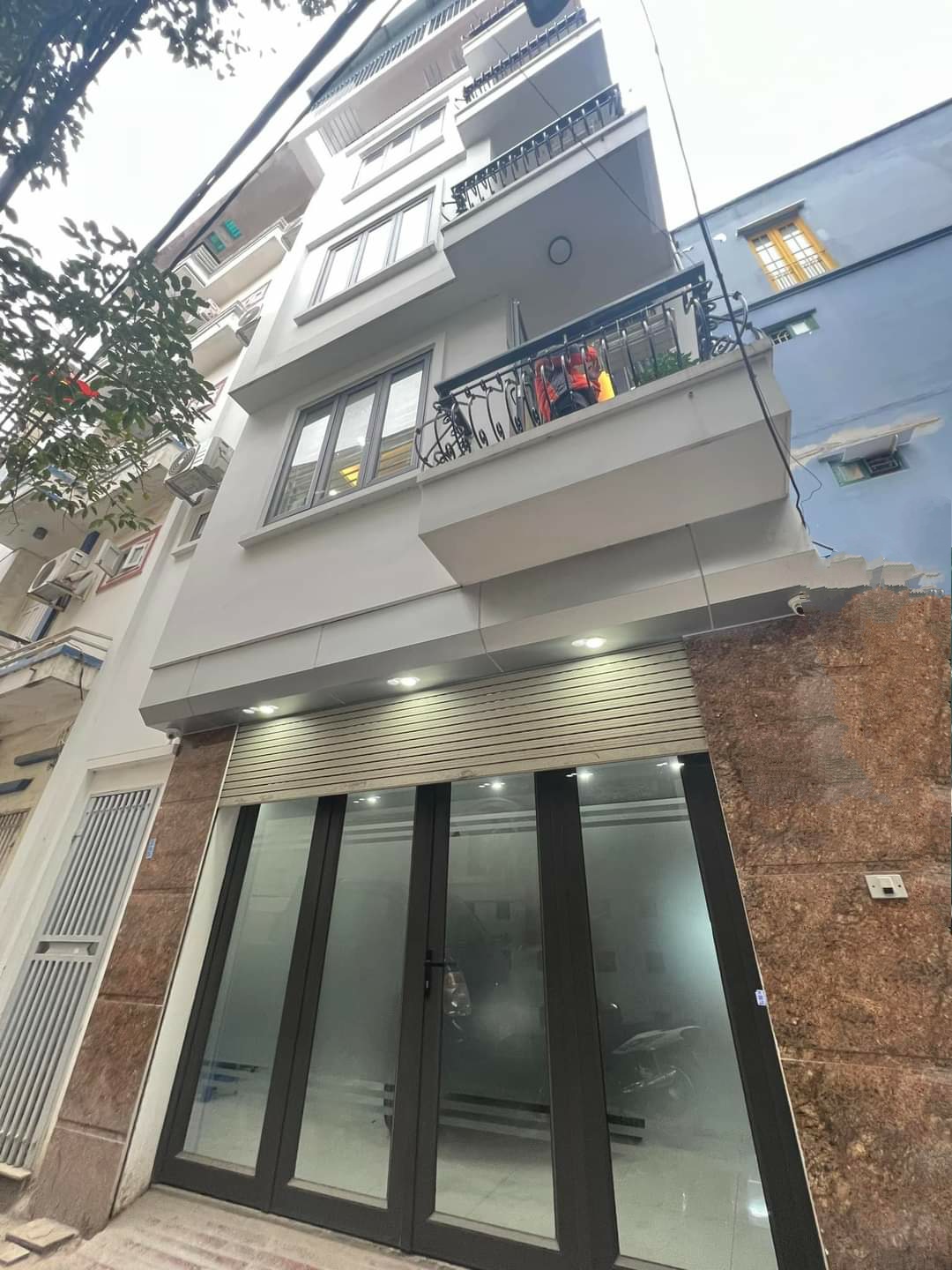 Bán Nhà Võng Thị Tây Hồ 50m2x5T. Gara 2 Ô Tô Ngõ Thông Gần Hồ Tây. Giá Chỉ 11 tỷ