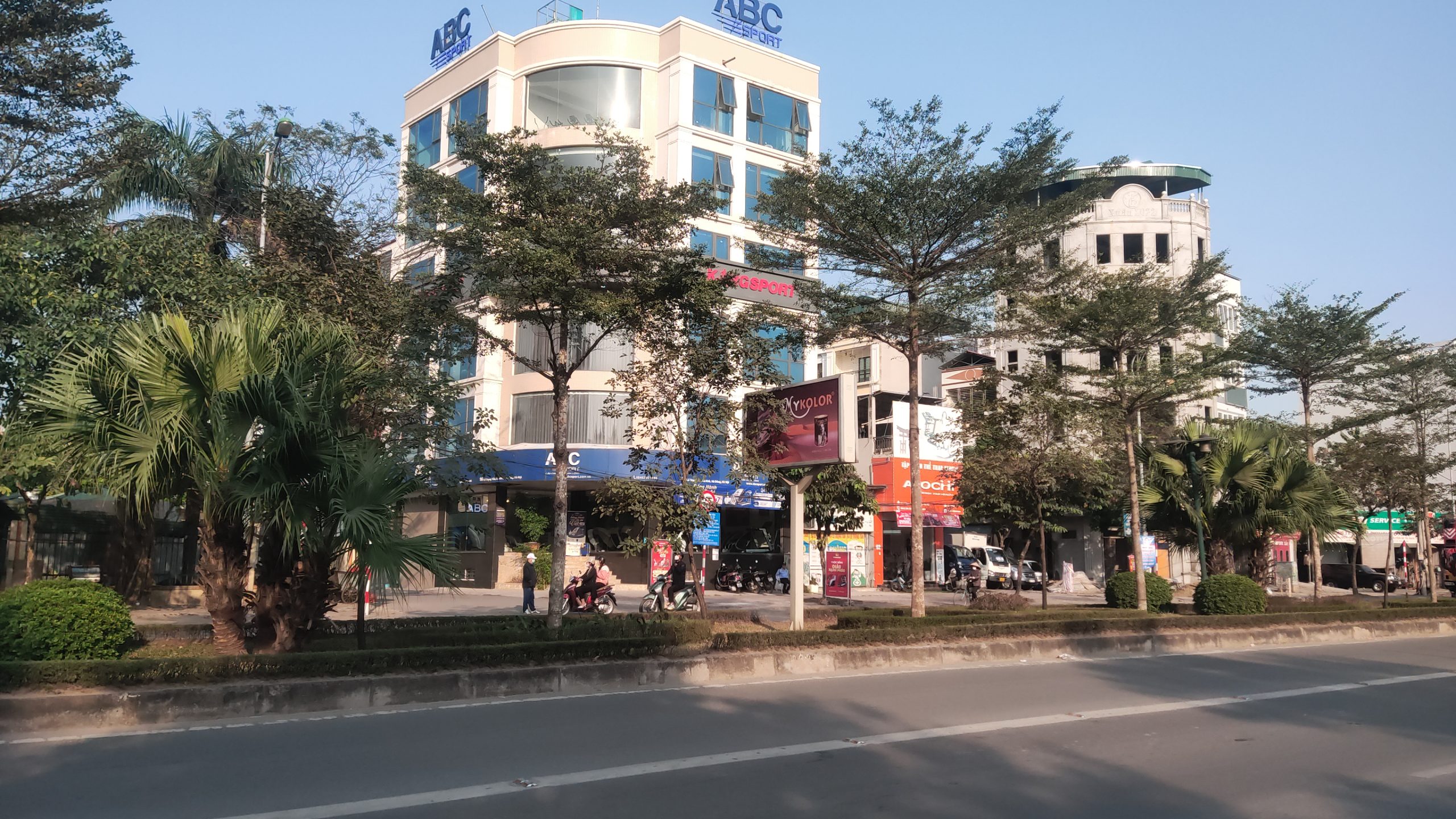 Quá Ngon !!! Bán Nhà Mặt Phố Hoàng Quốc Việt 7 tầng 120m2 lô góc 10,5m 55,5 Tỷ