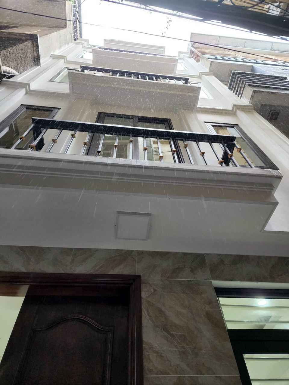 Bán nhà riêng Đội Cấn, Ba Đình 45m2x5 tầng, giá 7,5 tỷ, nhà cách mặt ngõ 15m, dân trí cao, tiện ích tốt, ngõ 444 ô tô tránh, gần Hồ Tây vui chơi thỏa mái.