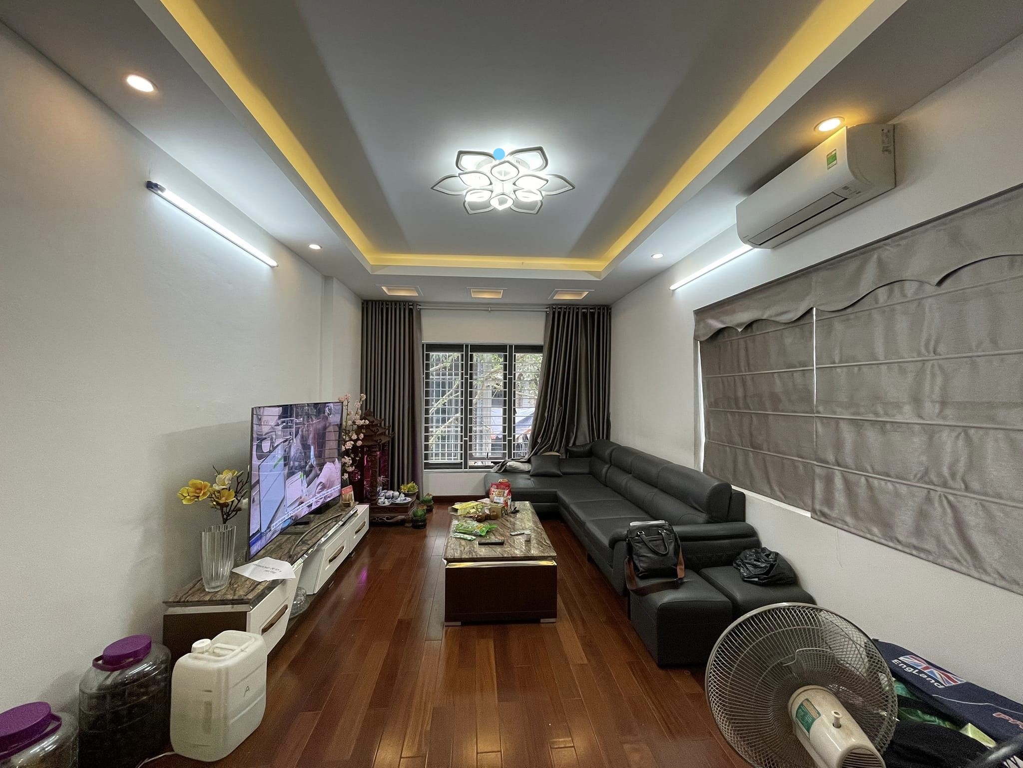 BÁN NHÀ BỐ ĐỀ, LONG BIÊN 60 M 5TẦNG NHỈNH 5 TỶ. MỚI TINH. GARA OTO