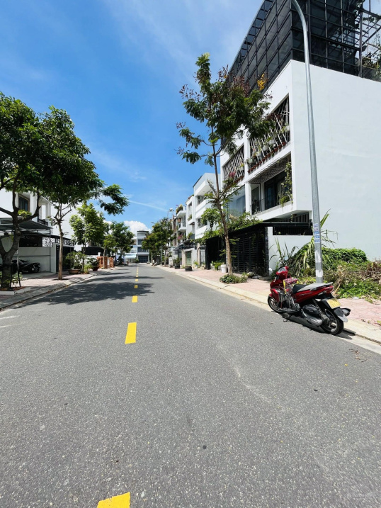 KĐT Hà Quang 2 hướng Đông Nam đường 2B. Diện tích 100m2 ngang 5m lô sạch