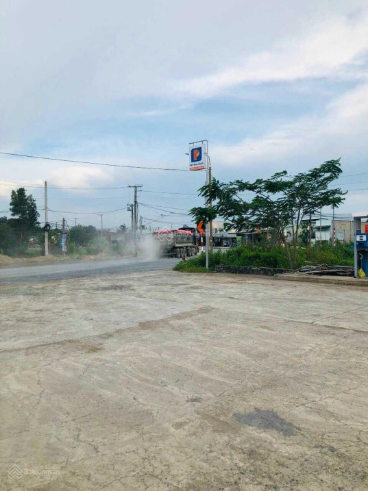 Kẹt tiền cần bán gấp lô đất mặt tiền 2.278m2 tặng cây xăng đang cho thuê 40tr/tháng giá 32 tỷ