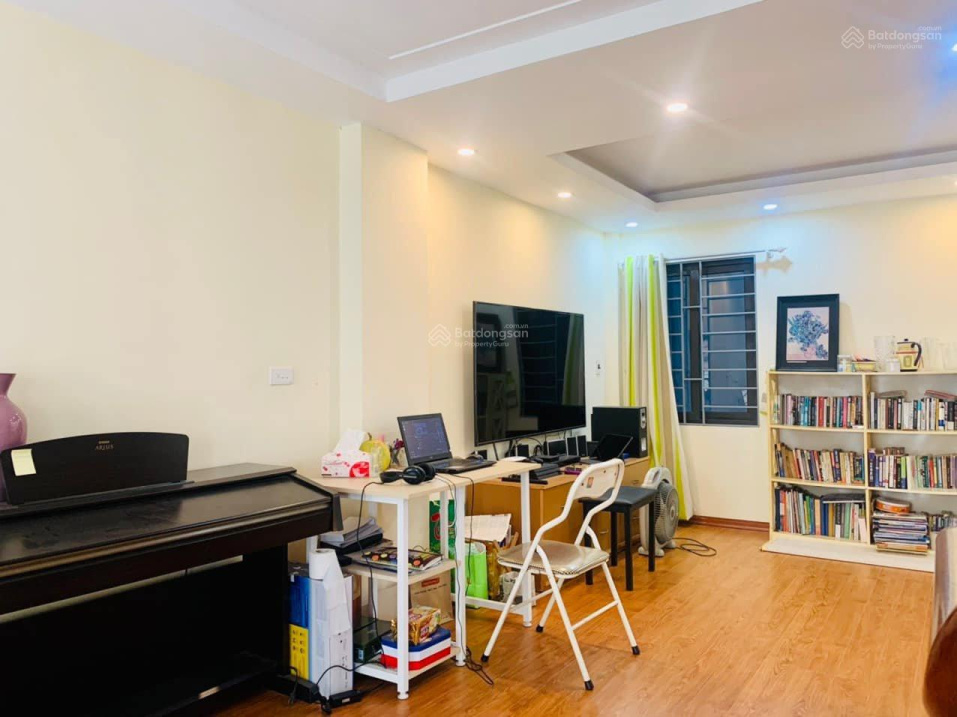 Khoảng 100tr/m2 có ngay nhà 5 tầng còn mới về ở luôn diện tích 45m2 chỉ 4ty8 oto đỗ ngay cạnh nhà