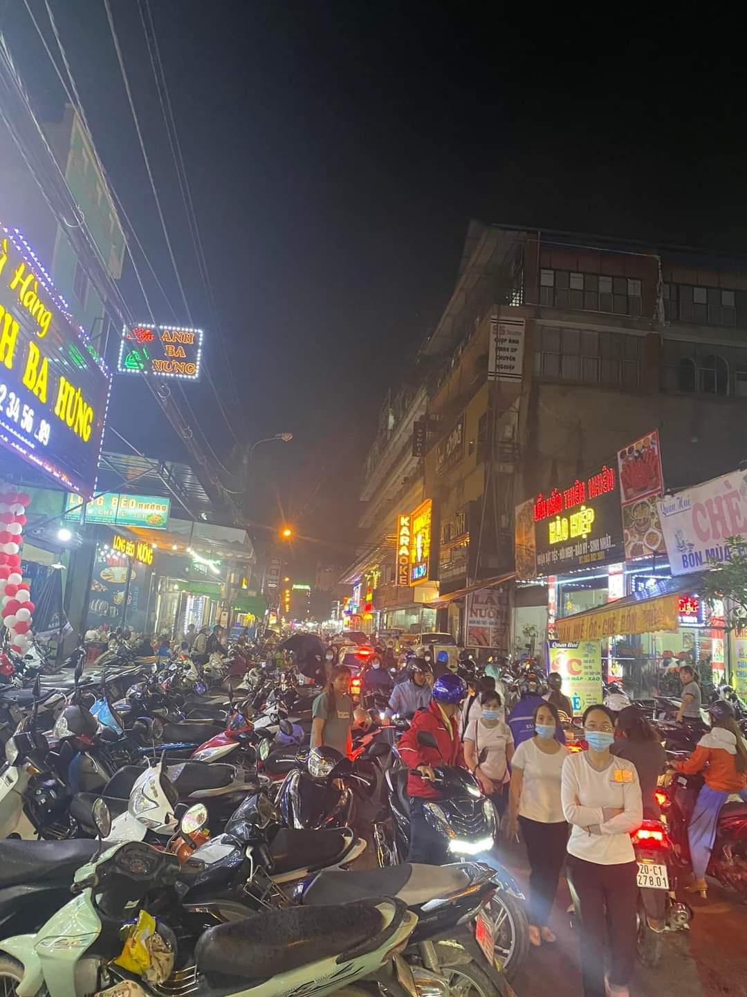 BÁN NHÀ 3 TẦNG TRONG CHỢ SAM SUNG THÁI NGUYÊN ĐANG KINH DOANH NHÀ TRỌ KI ỐT CHO THUÊ GIÁ HƠN 3 TỶ