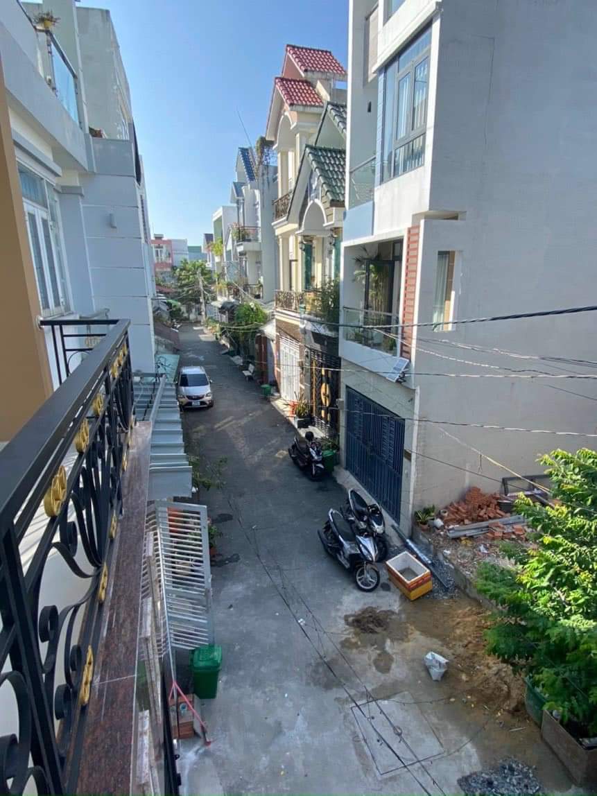 Bán nhà mới 3 tầng HXH đường Lê Văn Việt Quận 9 SHR 60m2 chỉ 5.5 tỷ