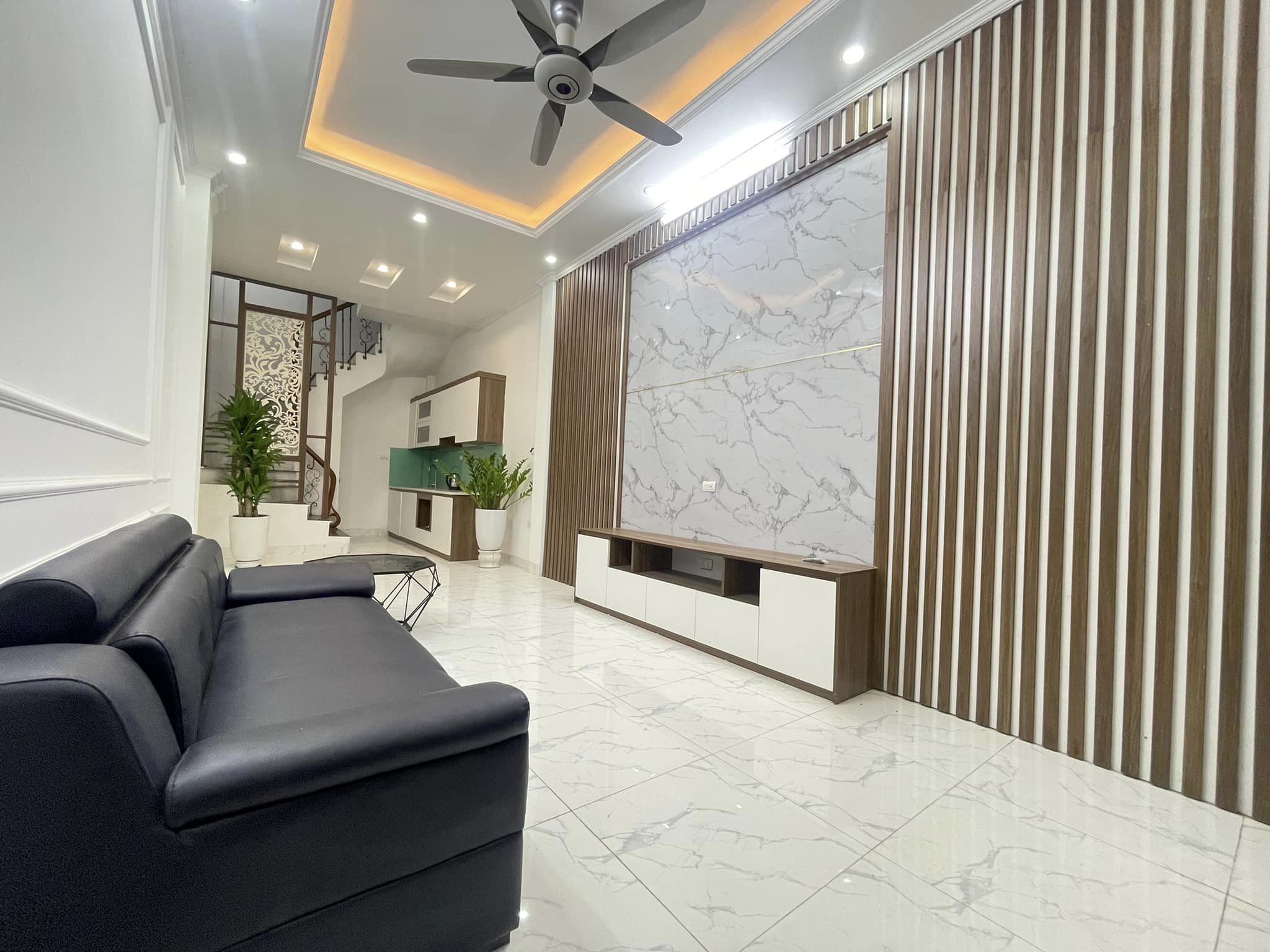 BÁN NHÀ PHỐ LƯƠNG YÊN, HAI BÀ TRƯNG, HIẾM NHÀ BÁN, 5 TẦNG, MT 4M. GIÁ CHỈ 3 TỶ 950