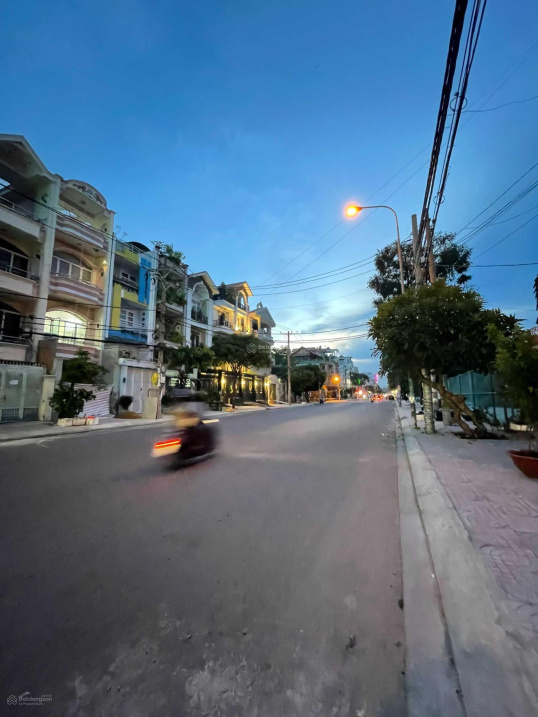 MT ngay Chợ Lớn, P11, Q6, 4x16 3 lầu ST giá chỉ 11.7 tỷ