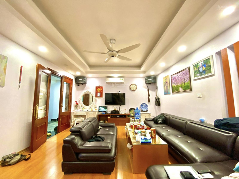 Mặt phố Hoàng Quốc Việt vỉa hè thênh rộng thang mặt tiền 5m DT 50m2 giá 24tỷ