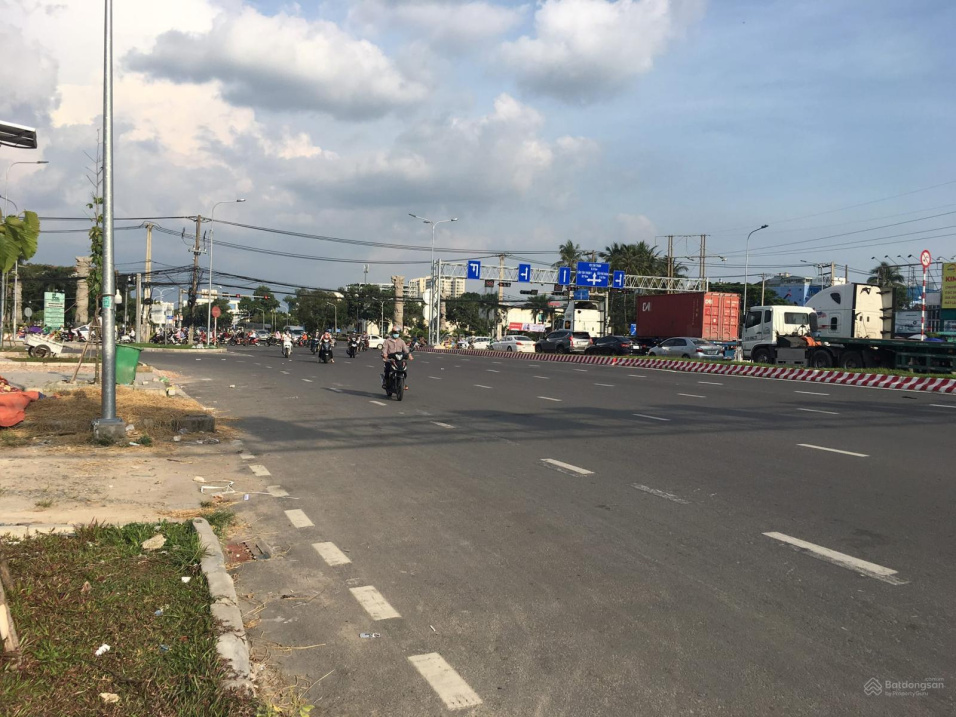 Mặt tiền Nguyễn Văn Linh, 218m2 ngang 11m nở hậu 13m giá mềm 39 tỷ TL