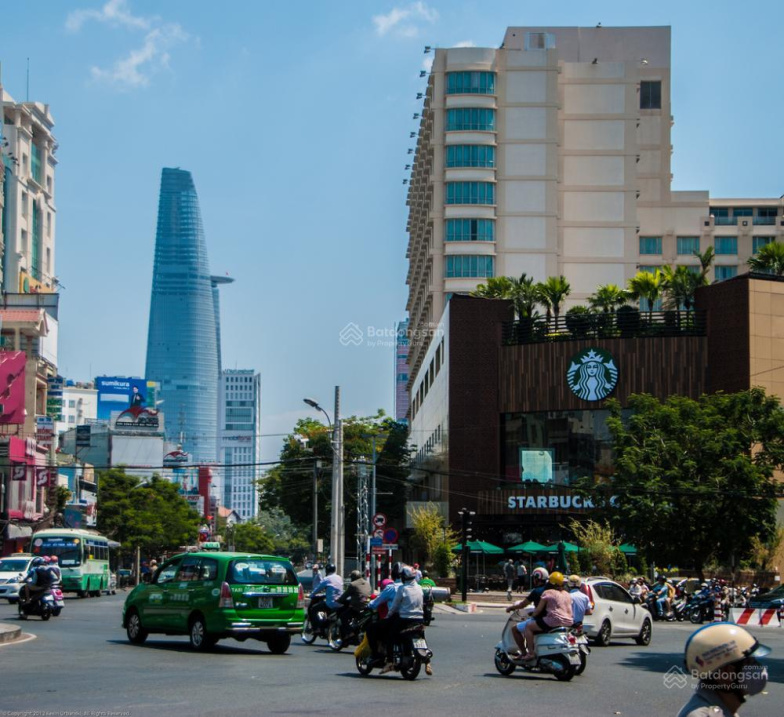 Mặt tiền thương hiệu Lê Thị Hồng Gấm Quận 1, nhin ra chợ Bến Thành