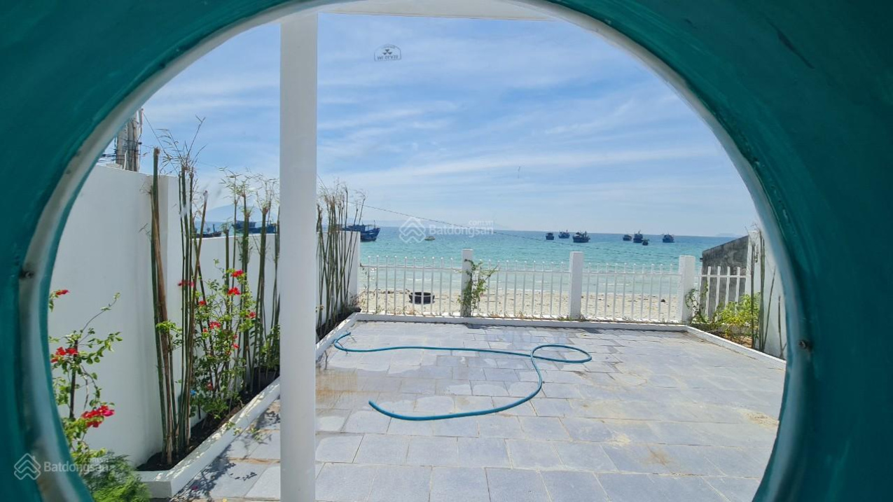 Mini biệt thự Dốc Lết - trực diện biển có bãi cát trắng trải dài