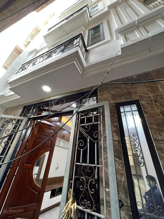 Mới keeng, giá mùa World Cup, nhà phố Văn Cao, Ba Đình, Hà Nội 40m2, 5 tầng, mặt tiền 5 m, 4,75 tỷ