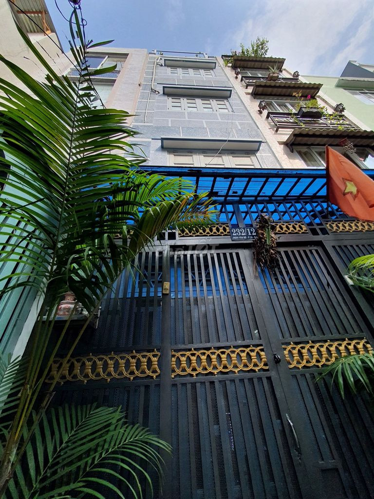 Nhà đẹp Đoàn Văn Bơ giá tốt 3 lầu ,25m2,sổ sẵn,Phường 10 ,Quận 4