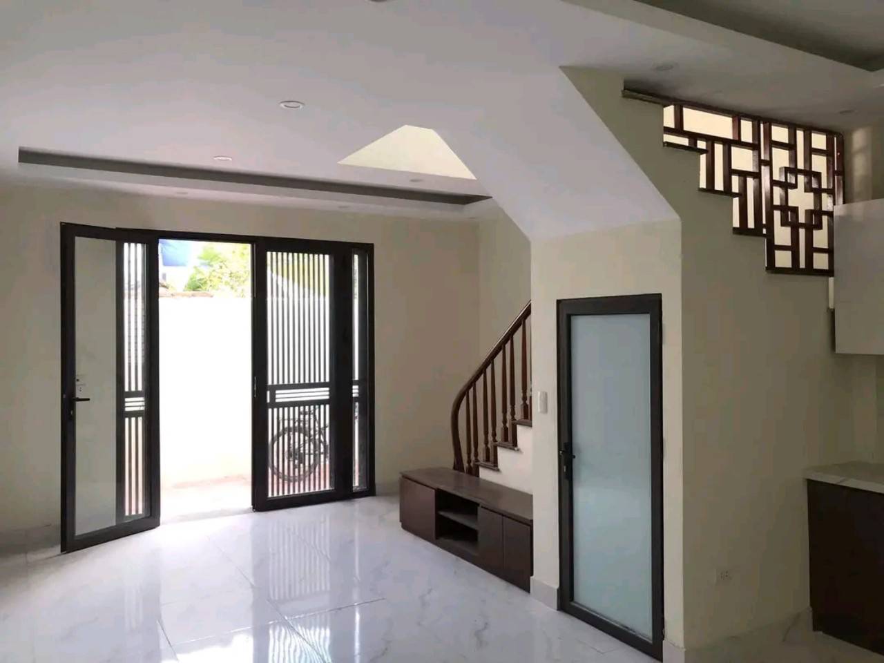 Bán nhà ngõ 460 Thuỵ Khuê ngõ thông kinh doanh diện tích 40m2 x 4T giá 4,5 tỷ