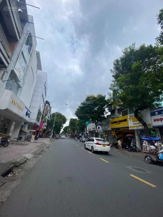 Ngang khủng VIP - Nhà mặt tiền Lý Tự Trọng, BT, Quận 1 DT: 8 x 22m 5 tầng HĐT 150tr/th, giá 75 tỷ