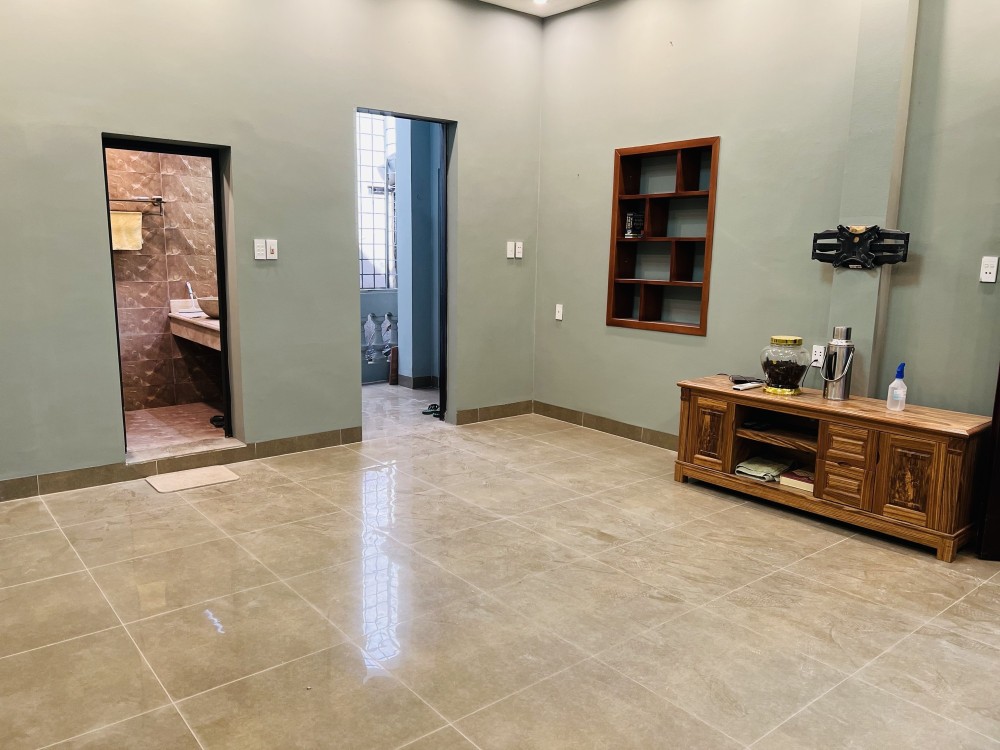 Phố Nguyễn Khang, DT 55m² ô tô đỗ vài bước chân, 4 tỷ 6