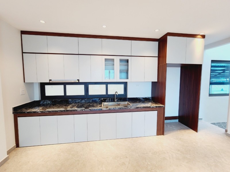 Phố Nguyễn Khang 68m2 x 4 tầng, kinh doanh đỉnh 13 tỷ