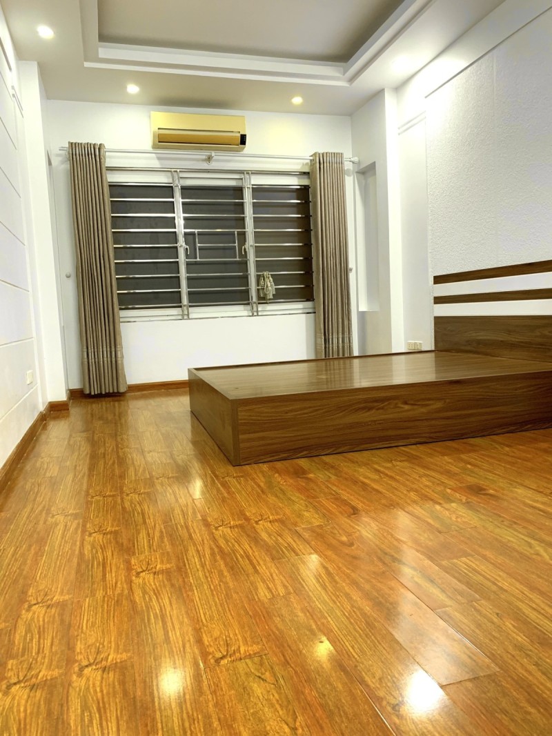 Nguyễn Khánh Toàn, DT 52m2 x 5 tầng nhà mới đẹp, nhỉnh 4 tỷ