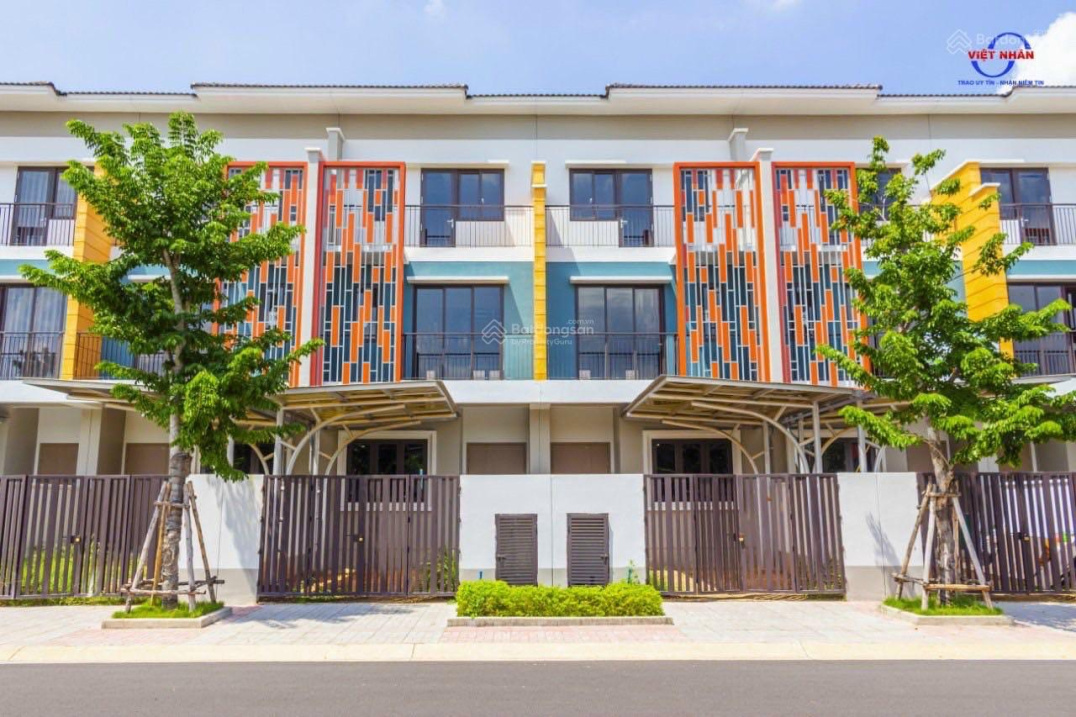 Nhà Phố Sun Casa Central nằm ngay mặt tiền đường Dân Chủ, trung tâm VSIP II Bình Dương. Giá 3,16tỷ