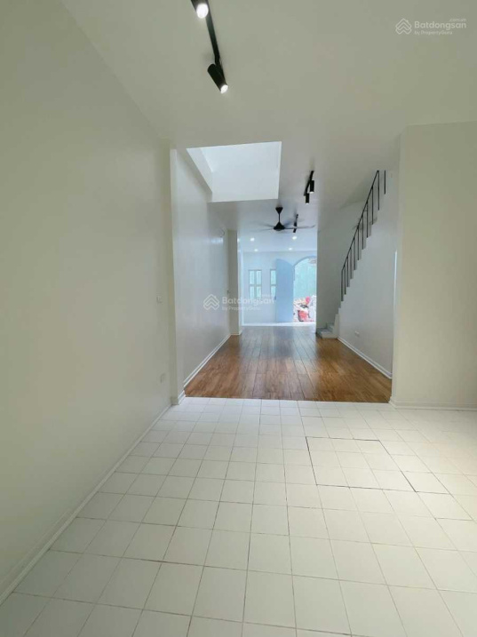 Nhà đẹp! Ở luôn, 5 tầng x 60m2, mặt tiền: 5m - giá: 5 tỷ - Phố Quang Trung - Hà Đông