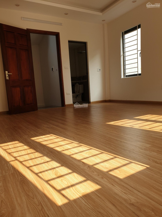 Nhà làng cổ Đông Ngạc 35m2 x 5 tầng 10m ra ô tô tránh trước nhà 2m giá 3.1 tỷ 0989 089 608