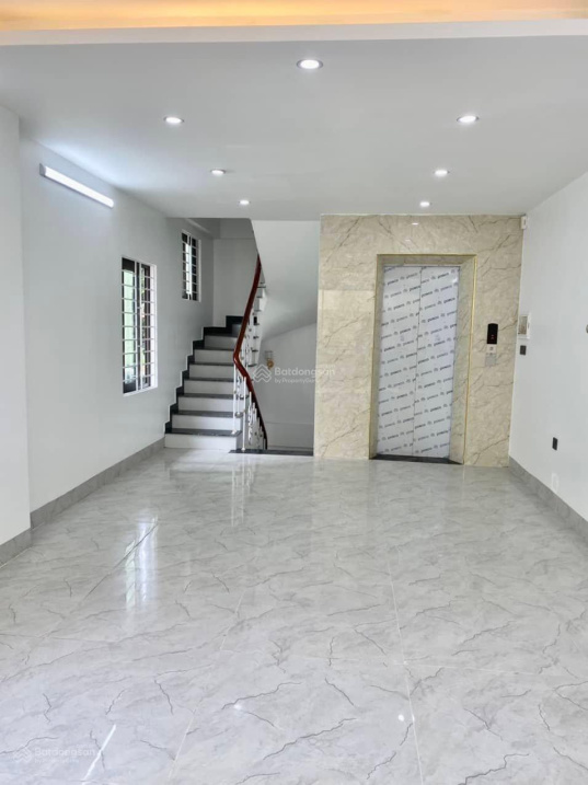 Nhà lô góc, 60m2, 6T, thang máy nhỉnh 10 tỷ, Bồ Đề, Long Biên, oto KD